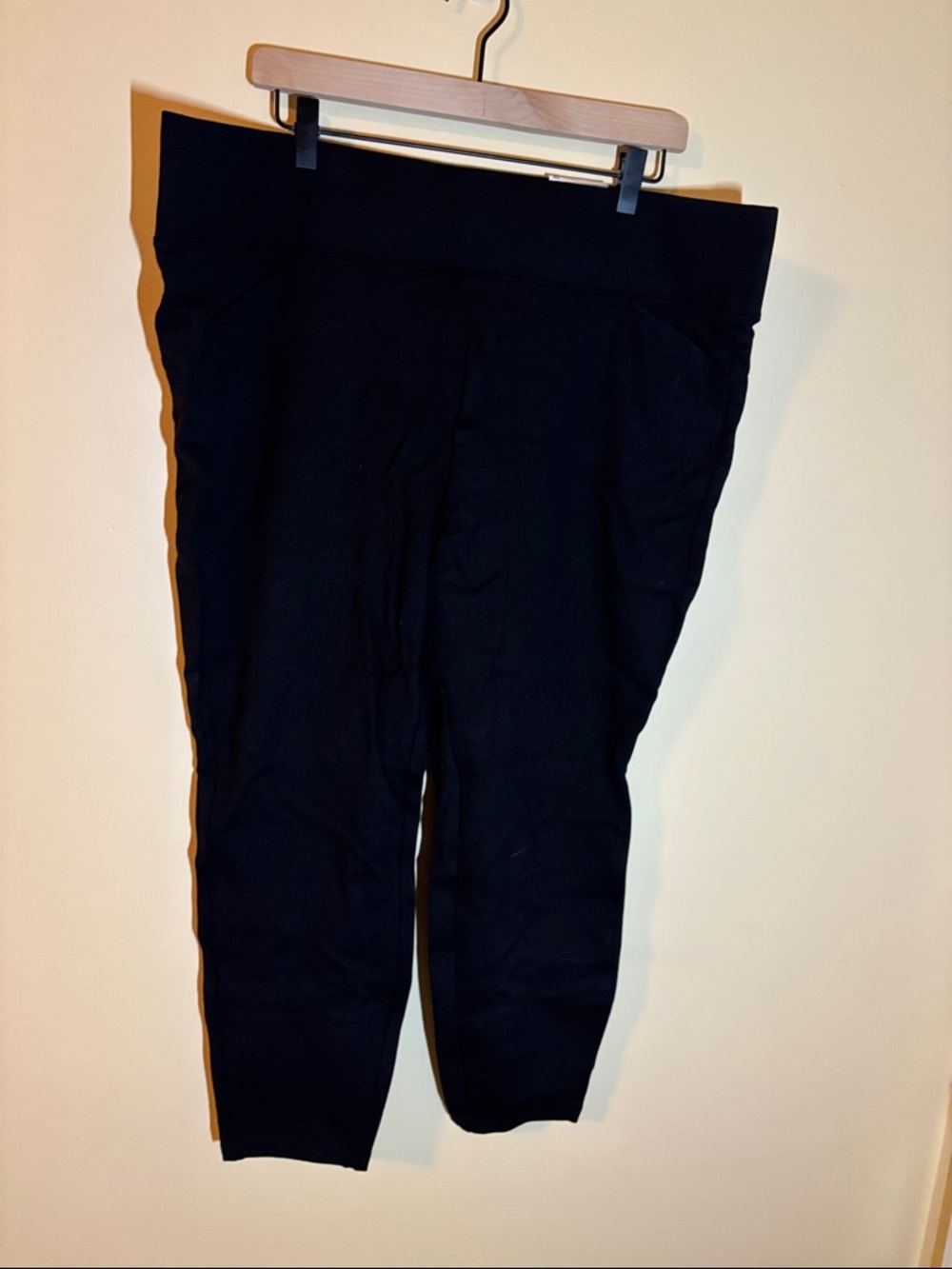 torrid Black Cropped Ponte Leggings “pixie pant”